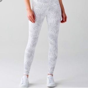 Lululemon Wunder Under High Rise silver/white tropical tights Sz 4